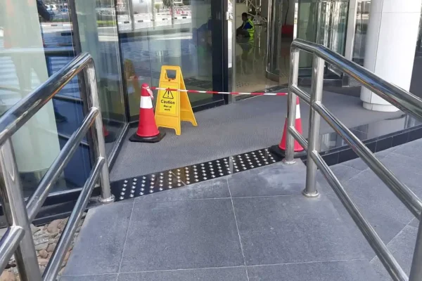 2.-Entrance-Commence-Tactile