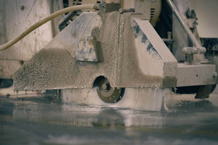 concrete cutting saw